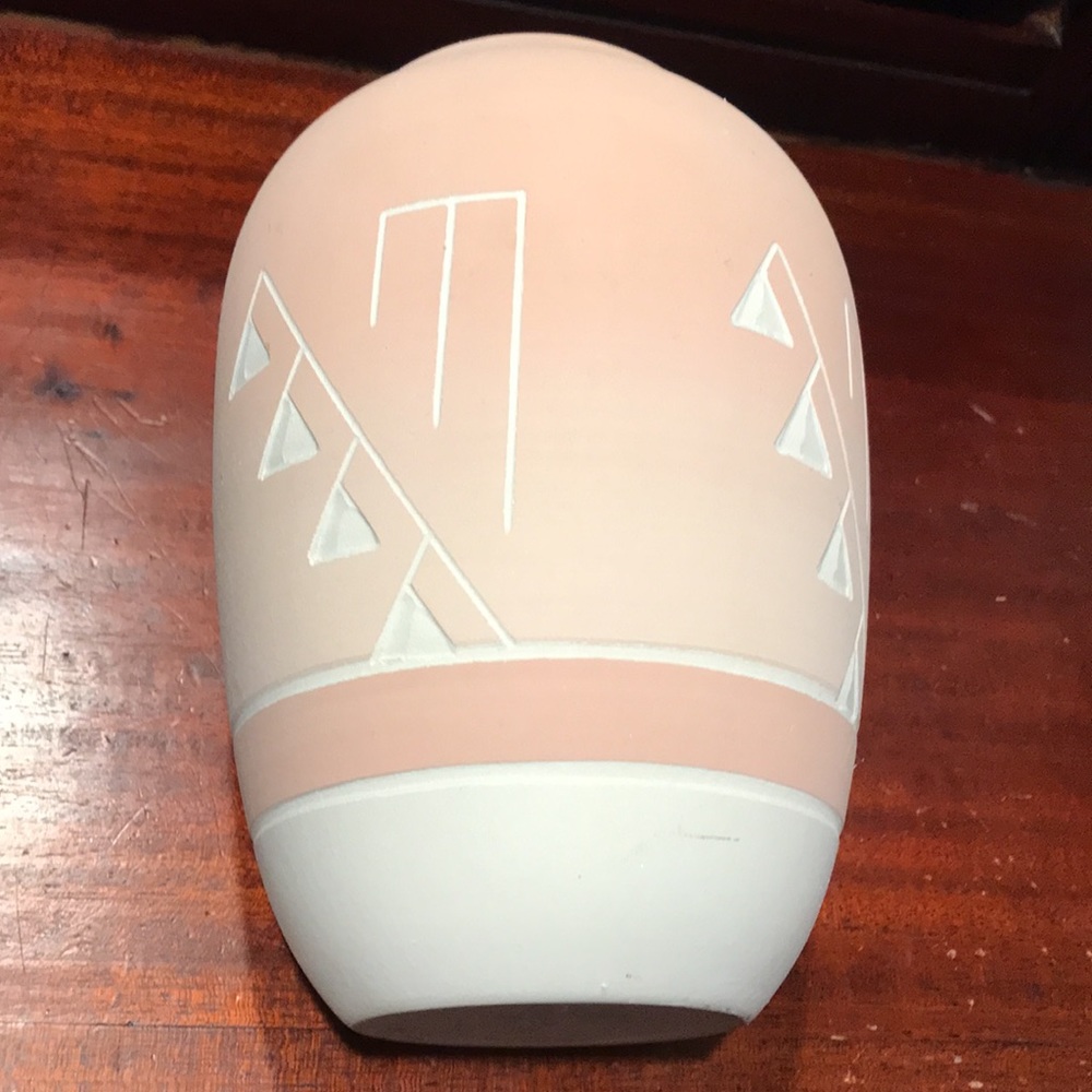 Vintage 1990 Sioux Vase Pottery Gorgeous Etched